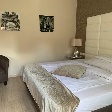 Hunyadi Bed & Breakfast 4*